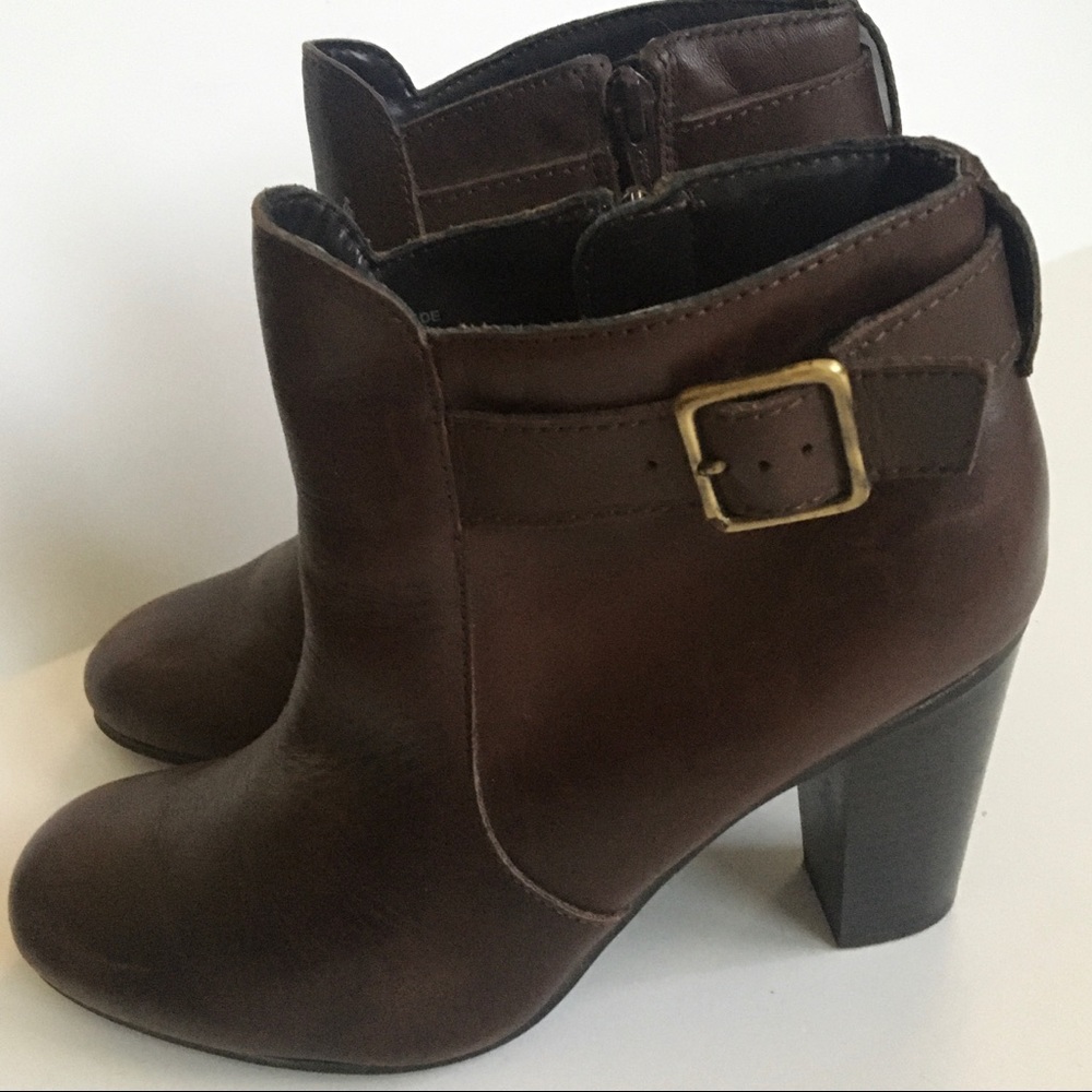 Liz Claiborne brown ankle boots